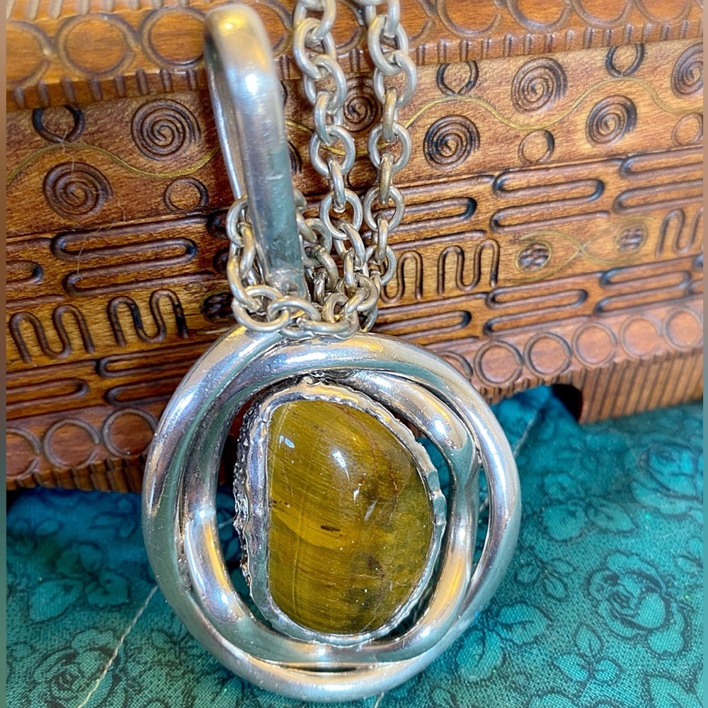 Large Vintage Tiger Eye Pendant with Chain - Picture 3 of 5